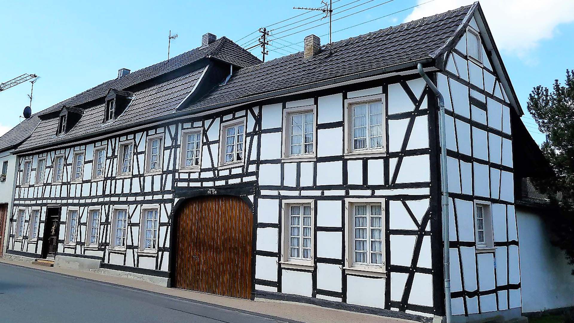 Fassadensanierung Fachwerkhaus in Arzdorf